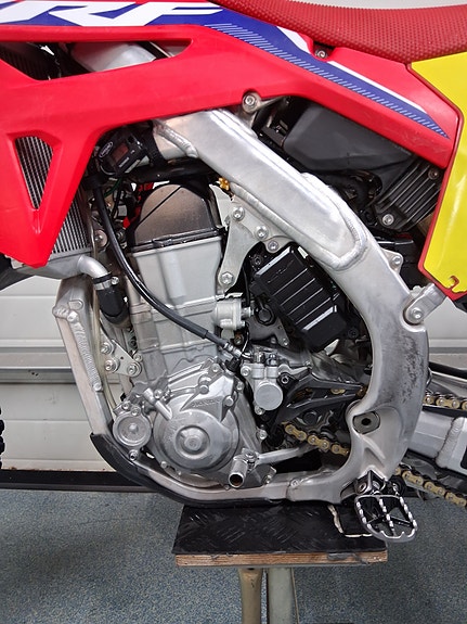 Honda CRF 450 R 4 of 6