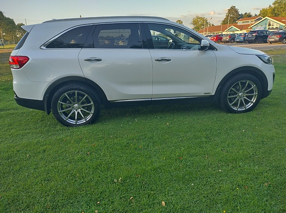 Kia Sorento 6 of 12