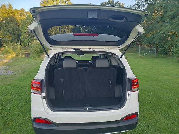Kia Sorento 2 of 12