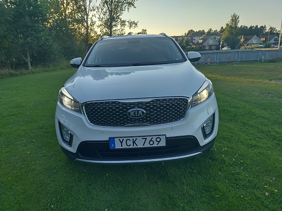 Kia Sorento 3 of 12
