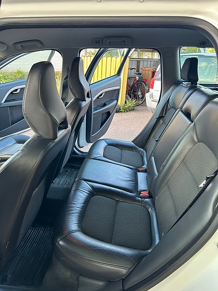 Volvo V70 9 of 12