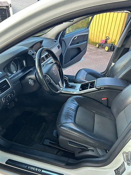 Volvo V70 8 of 12