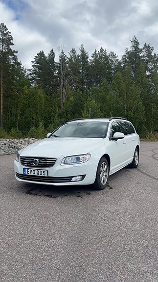 Volvo V70 2 of 12