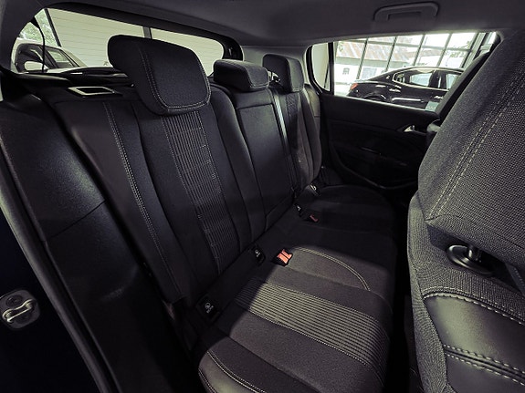 Peugeot 308 12 of 18