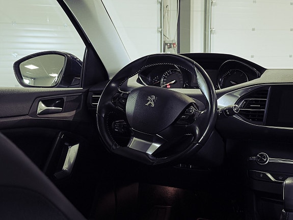 Peugeot 308 8 of 18