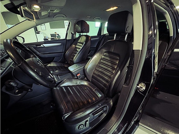 Volkswagen Passat 11 of 23