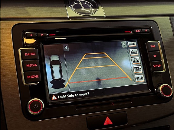 Volkswagen Passat 19 of 23