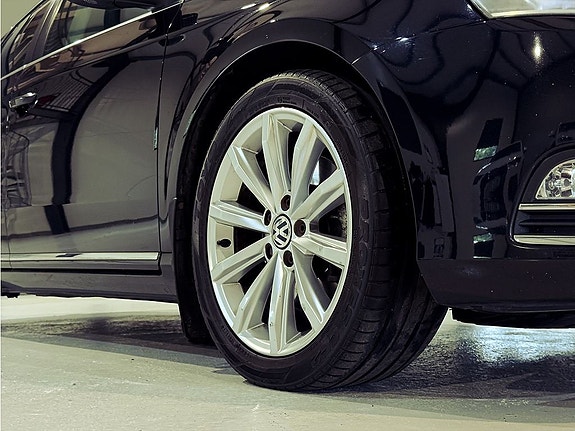 Volkswagen Passat 6 of 23