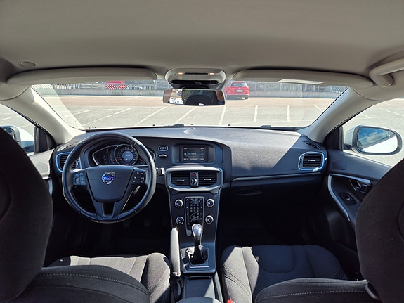 Volvo V40 7 of 14