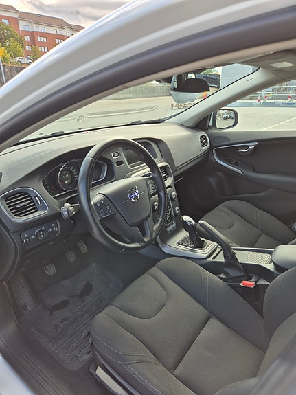Volvo V40 9 of 14