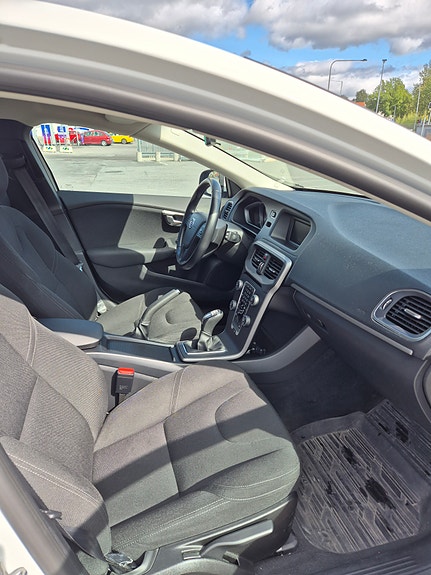 Volvo V40 8 of 14
