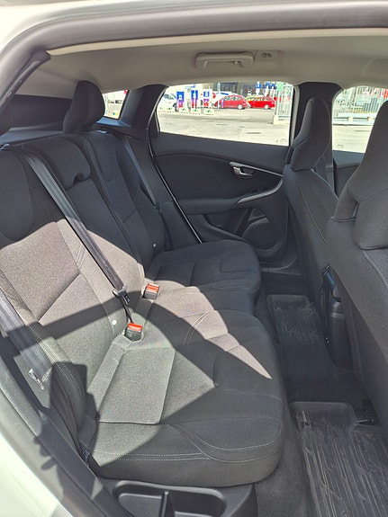 Volvo V40 11 of 14