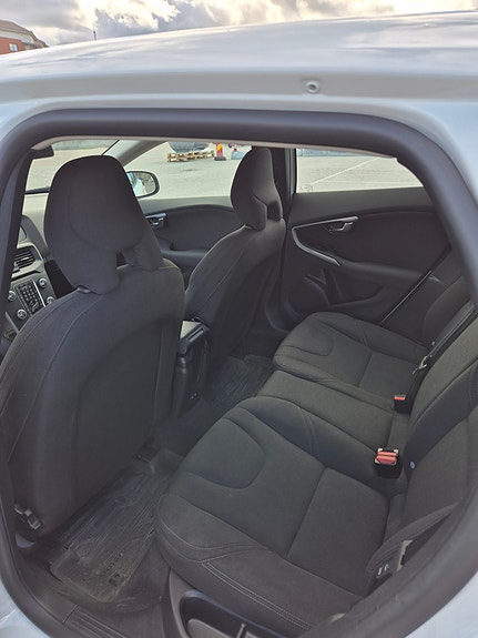 Volvo V40 12 of 14