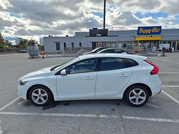 Volvo V40 3 of 14
