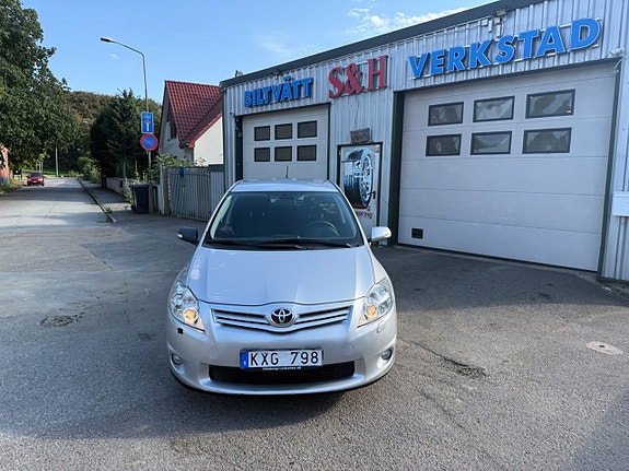Toyota Auris 2 of 10