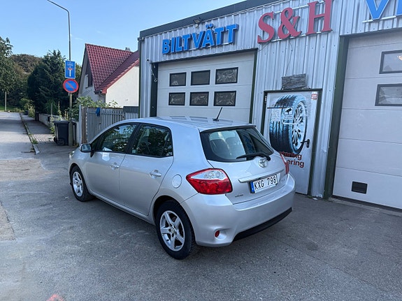 Toyota Auris 7 of 10