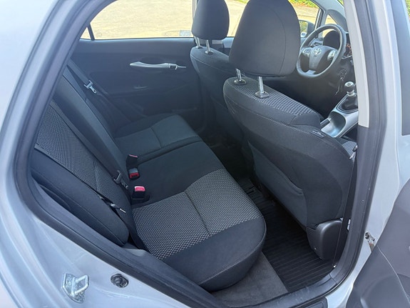 Toyota Auris 6 of 10