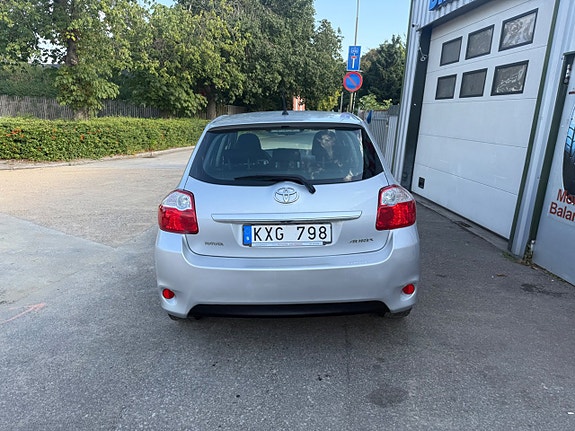 Toyota Auris 8 of 10