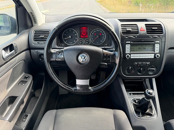 Volkswagen Golf V 9 of 13