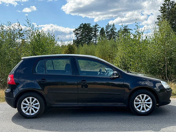 Volkswagen Golf V 2 of 13