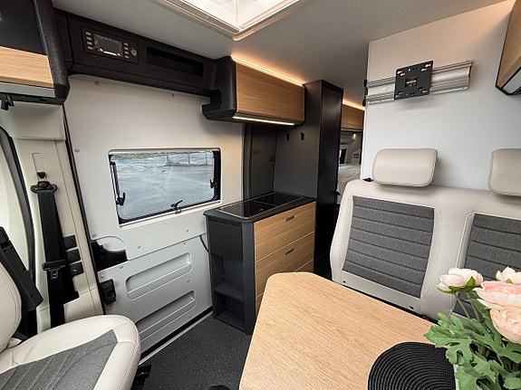 Adria TWIN Select 640 SGX - NYHET - Höj/Sänkbar säng - Dieselpanna - Stor kyl - 10 of 18