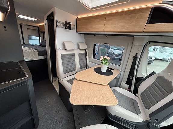 Adria TWIN Select 640 SGX - NYHET - Höj/Sänkbar säng - Dieselpanna - Stor kyl - 8 of 18