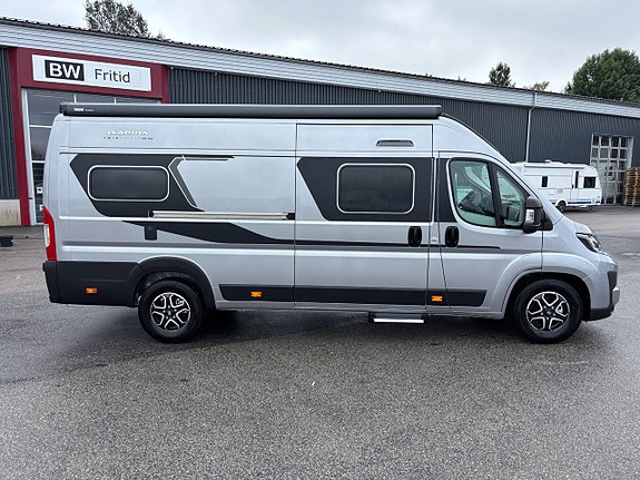 Adria TWIN Select 640 SGX - NYHET - Höj/Sänkbar säng - Dieselpanna - Stor kyl - 2 of 18