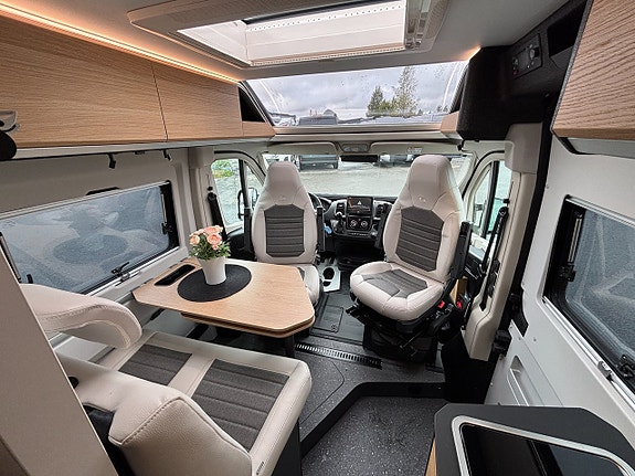 Adria TWIN Select 640 SGX - NYHET - Höj/Sänkbar säng - Dieselpanna - Stor kyl - 14 of 18