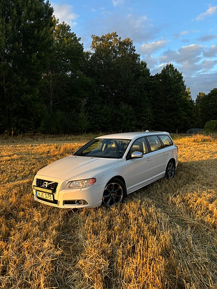 Volvo V70 3 of 12