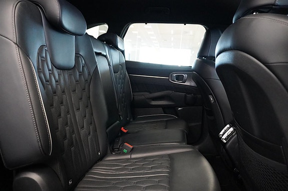 Kia Sorento 14 of 18