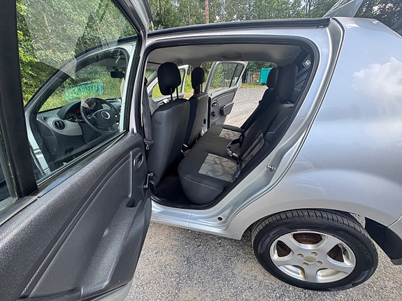 Dacia Sandero 10 of 23