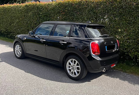 MINI Cooper 2 of 7