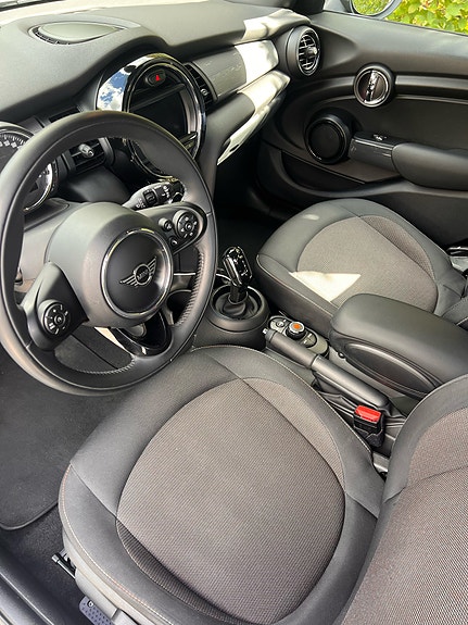 MINI Cooper 3 of 7