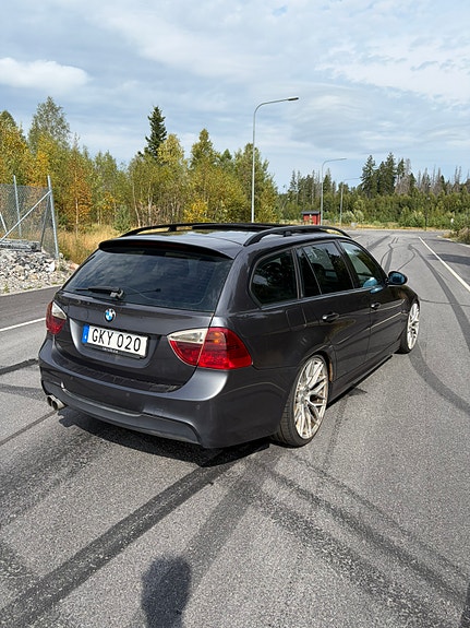 BMW 325d 3 of 7
