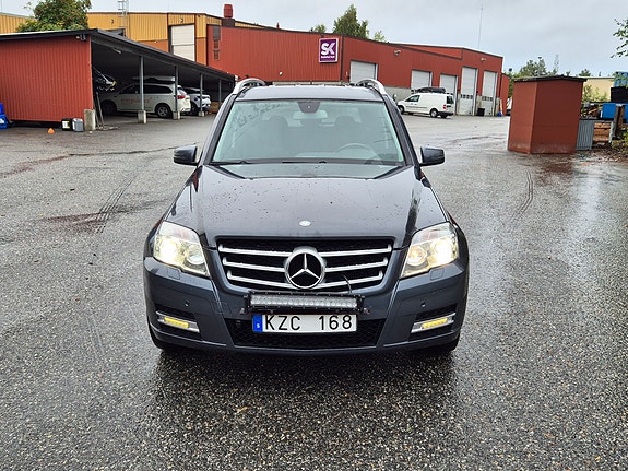 Mercedes-Benz GLK220 3 of 4