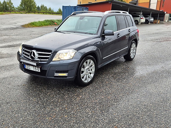 Mercedes-Benz GLK220 2 of 4