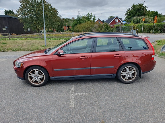 Volvo V50 2 of 8