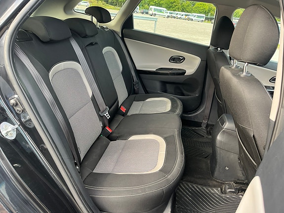 Kia Ceed 4 of 7