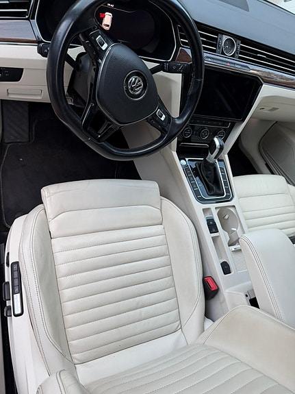 Volkswagen Passat 3 of 6