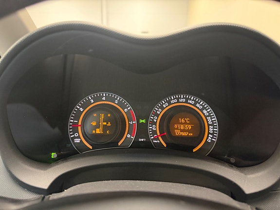 Toyota Auris 15 of 17