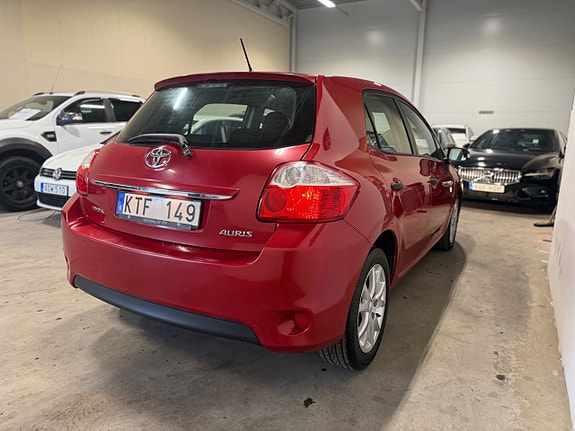 Toyota Auris 6 of 17