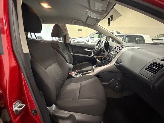 Toyota Auris 13 of 17