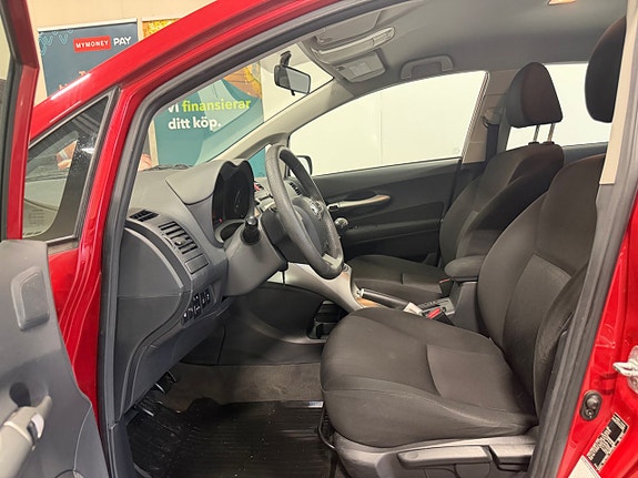 Toyota Auris 14 of 17