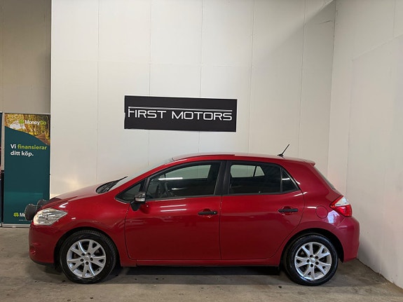 Toyota Auris 3 of 17