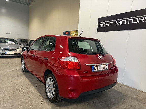 Toyota Auris 4 of 17