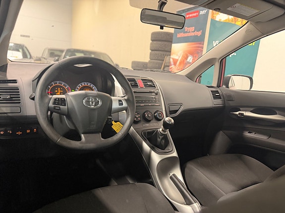 Toyota Auris 11 of 17