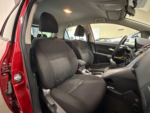 Toyota Auris 12 of 17