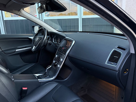Volvo XC60 16 of 24