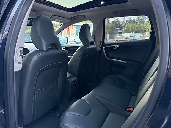Volvo XC60 14 of 24