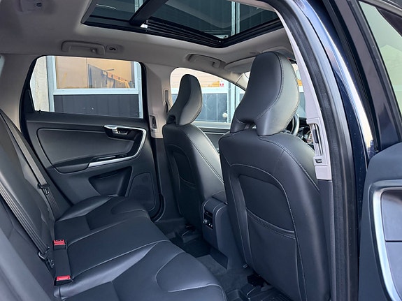 Volvo XC60 15 of 24